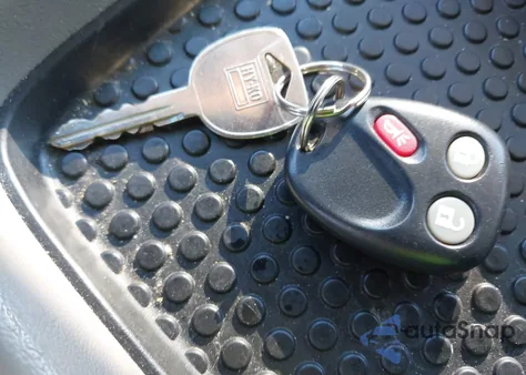 2004 Chevrolet Suburban 1500 Lt из США, поврежденный, VIN 3GNEC16Z84G273270